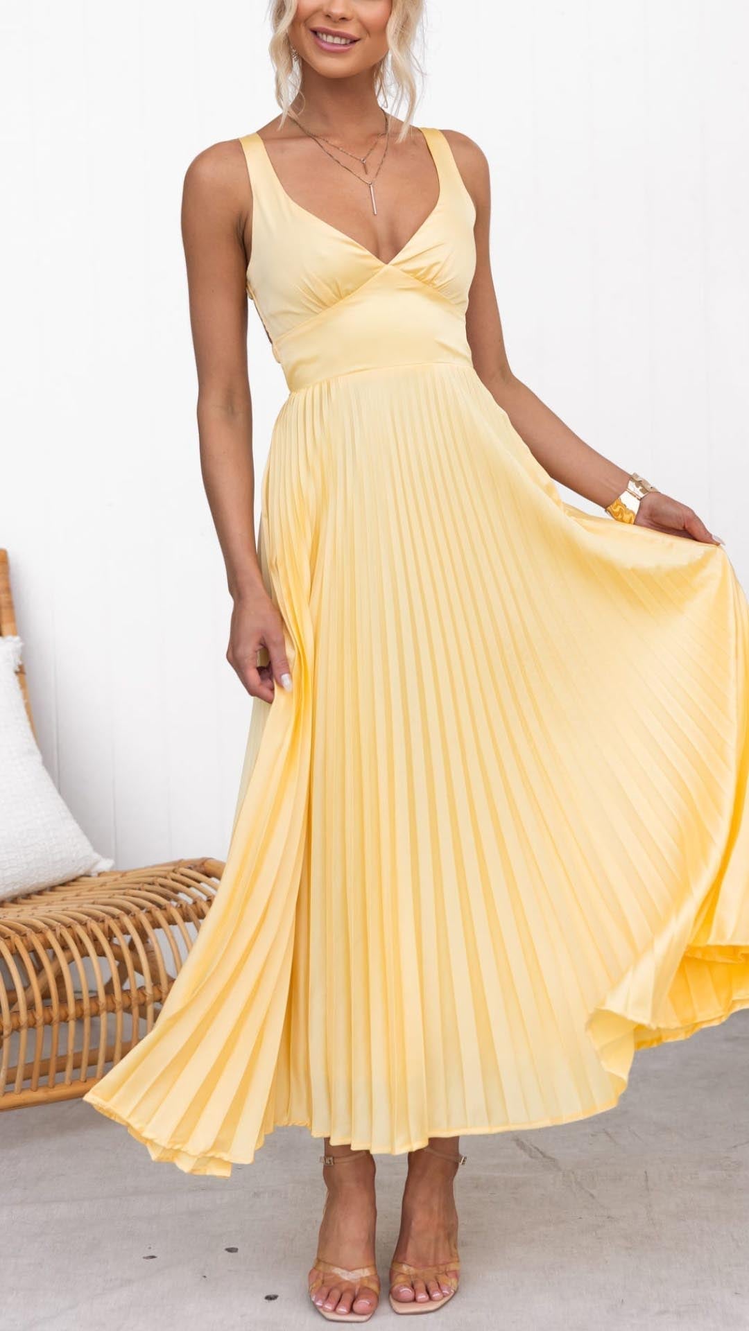 Aby™ | Robe longue plissée jaune à col en V